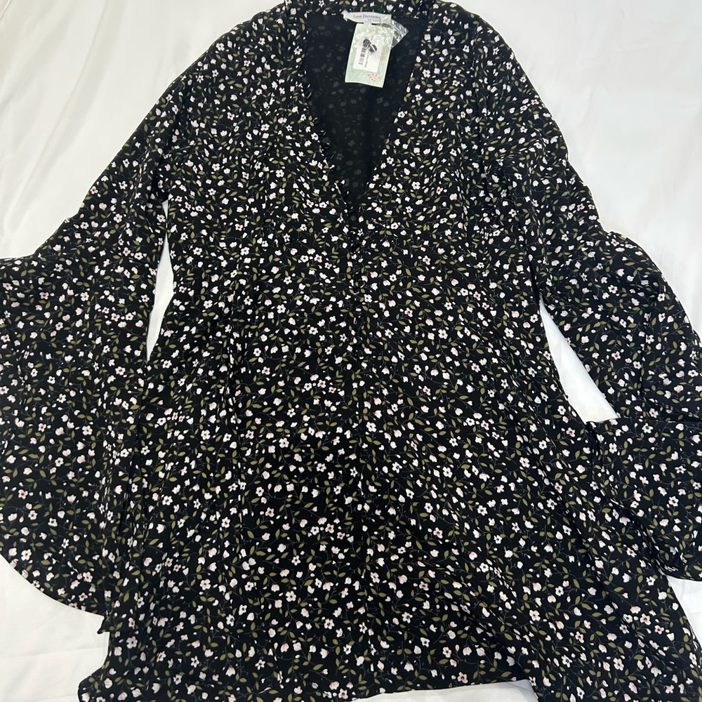 Floral patterned dress with bell sleaves
